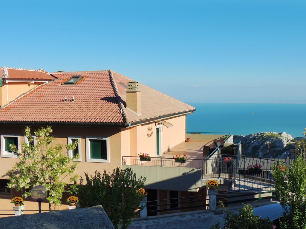 B&B Angela Monte SantʼAngelo Exterior foto