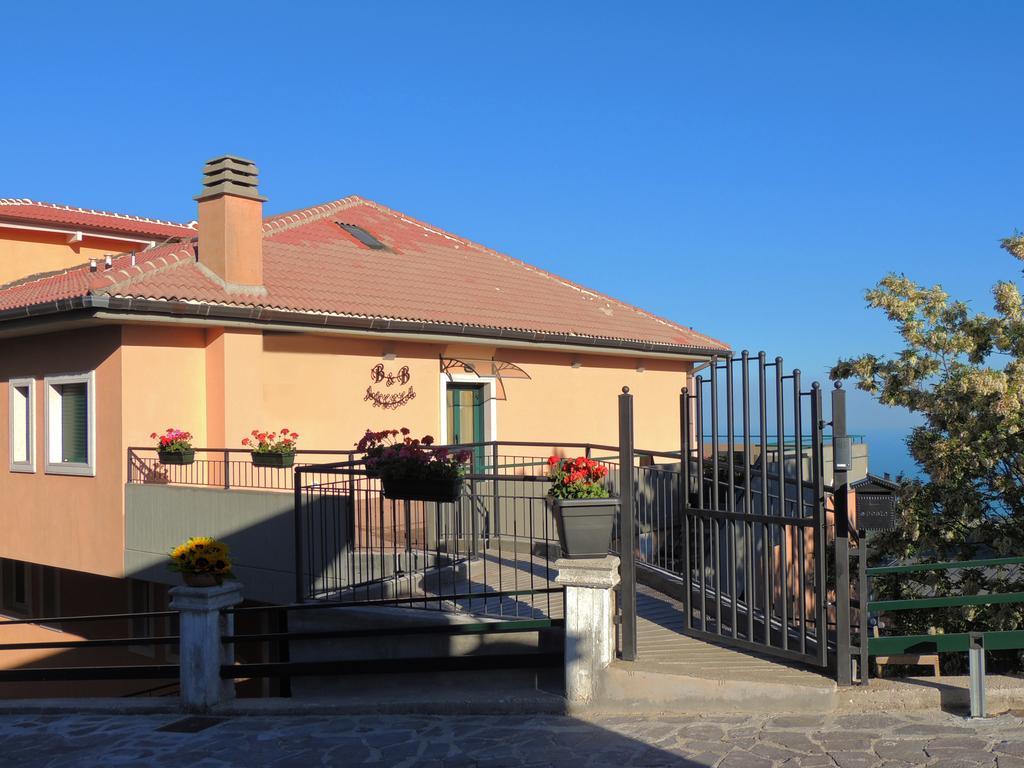 B&B Angela Monte SantʼAngelo Exterior foto